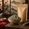 Búp trà Shan Tuyết cổ thụ Suối Giàng trong bát gốm thủ công